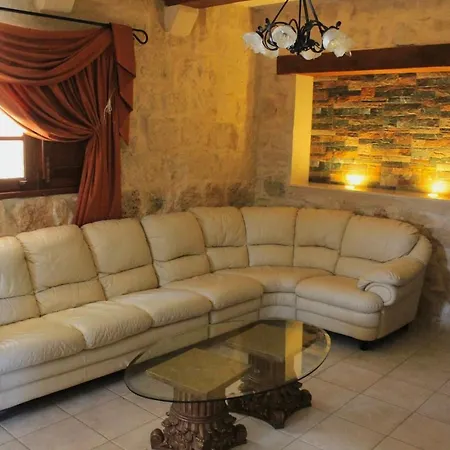 Ta' Karag Farmhouse * Hal Ghaxiak